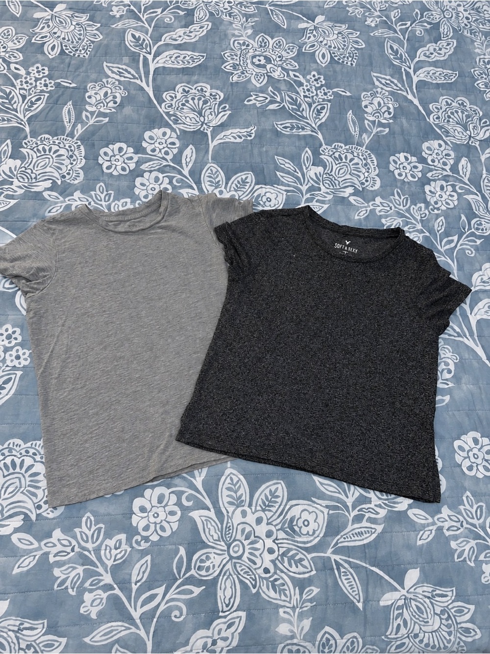 American Eagle Outfitters Short Sleeve Tees - Light Gray & Dark Gray